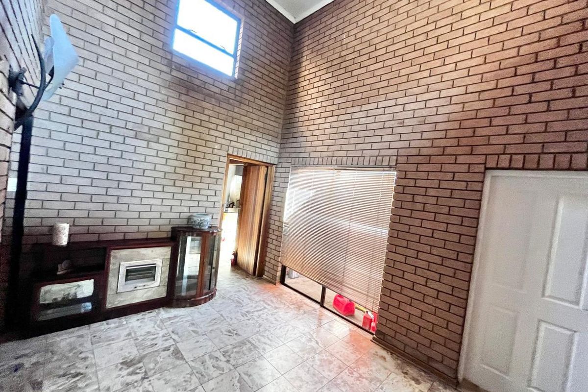 Four bedroom home in the HEART OF THE GREEN AREA - Photo 4