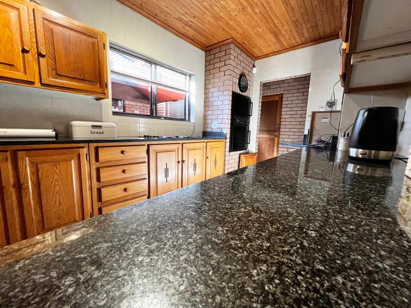 Four bedroom home in the HEART OF THE GREEN AREA - Photo 8