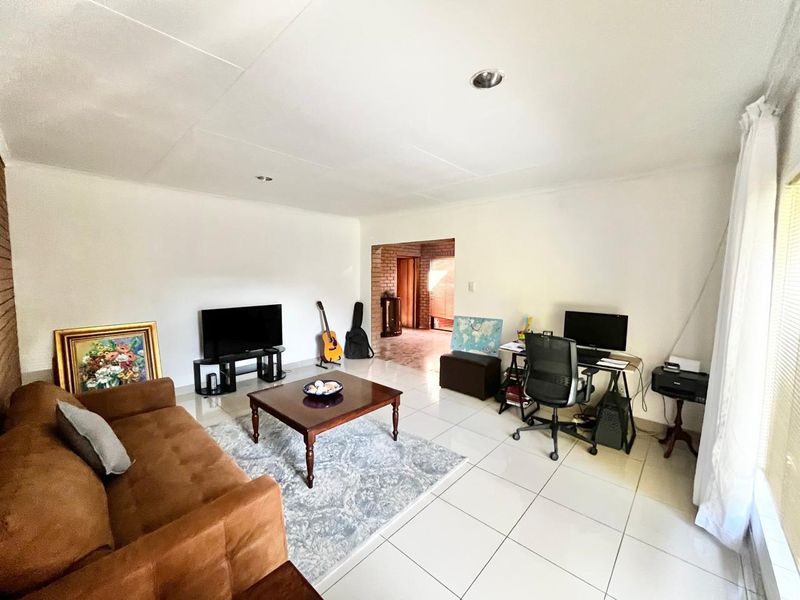 Four bedroom home in the HEART OF THE GREEN AREA - Photo 7