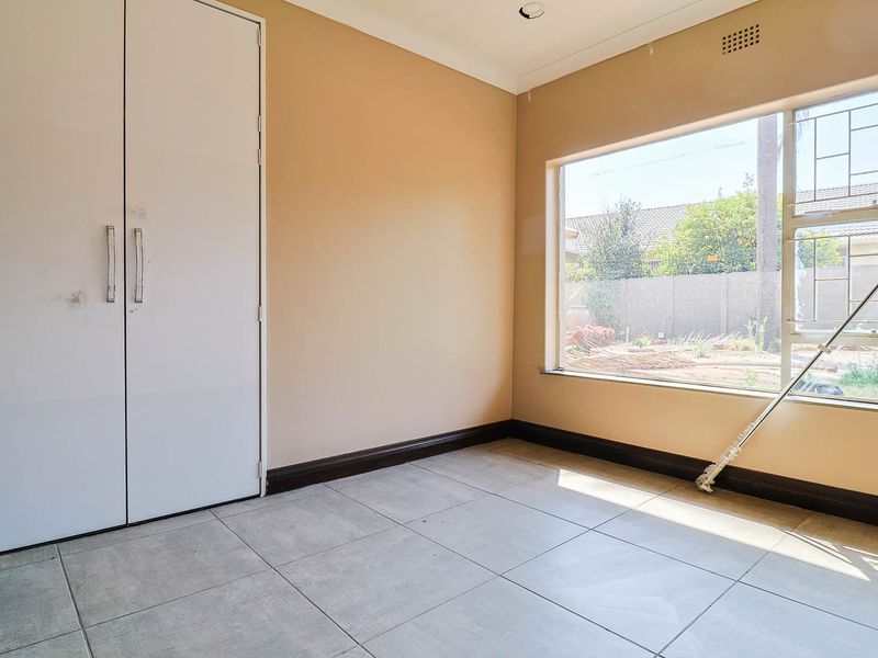 Location Location Location with Future Growth Opportunity - Randhart - Photo 8