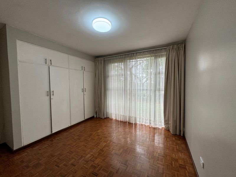 Beautiful Newly Painted One Bedroom Ground Floor Flat to Rent - Photo 10