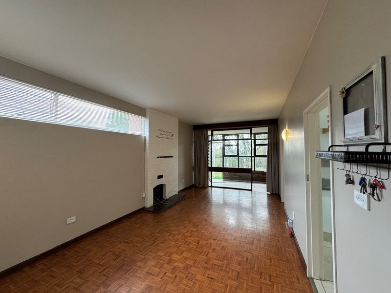 Beautiful Newly Painted One Bedroom Ground Floor Flat to Rent - Photo 3