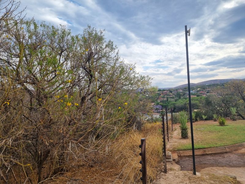 Cashan! - Prime vacant stand  with Stunning Views of Town and Mountains - Photo 5