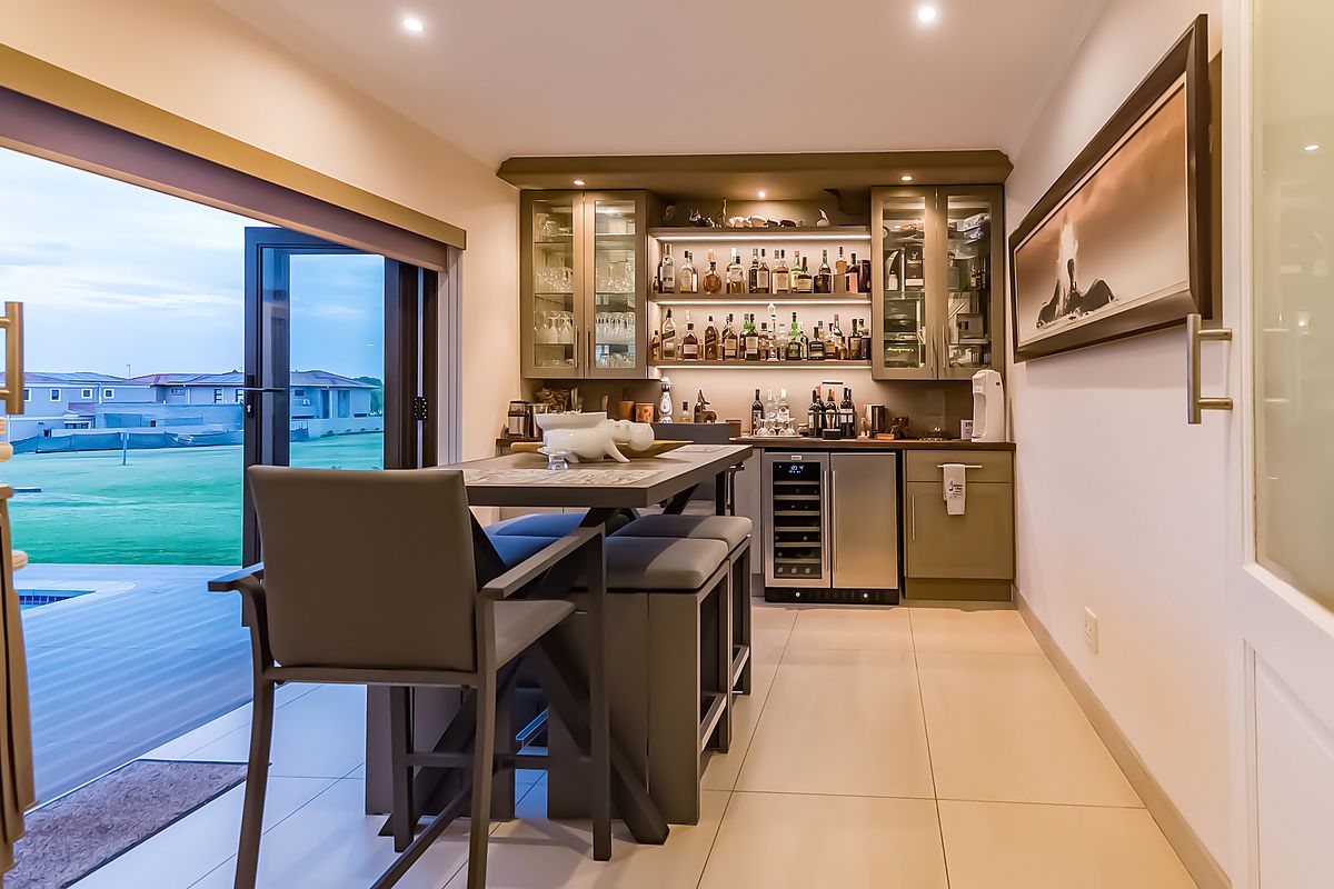 Modern & New 5 Bed 4 Bath  - Club Milos, Excellent Buy - Photo 3