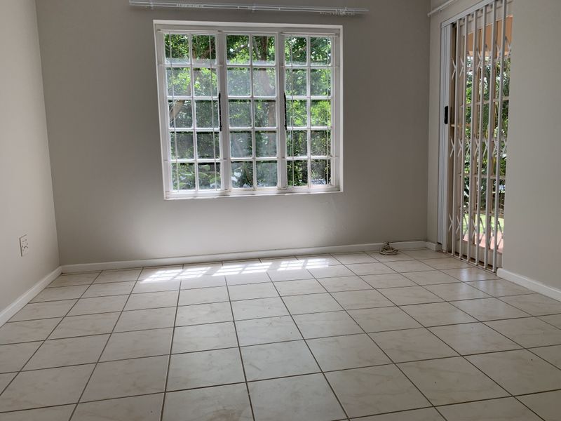 Sunny Coastal Ground Floor Setting - Photo 10