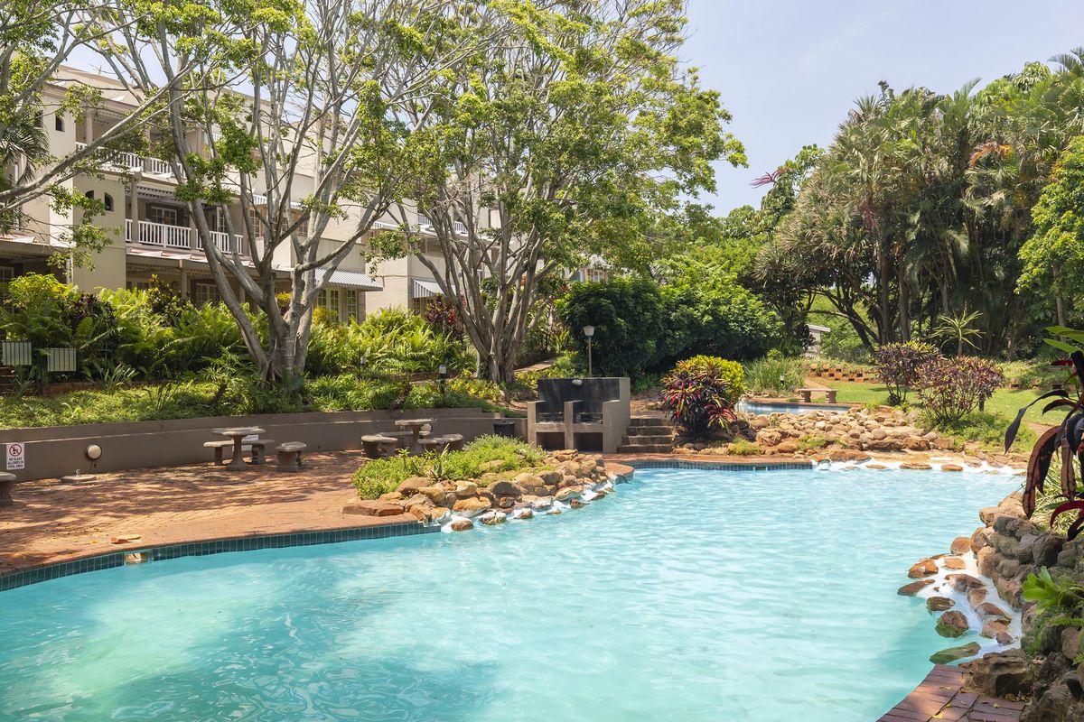 Sunny Coastal Ground Floor Setting - Photo 2