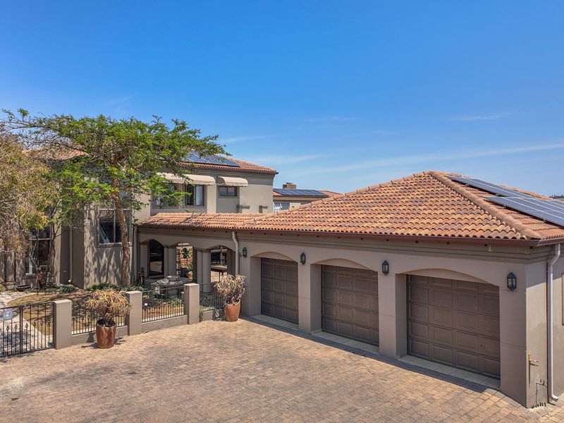 Stunning bedroom for sale in Blue Valley Golf Estate, Centurion—luxury living meets serene landscape - Photo 2