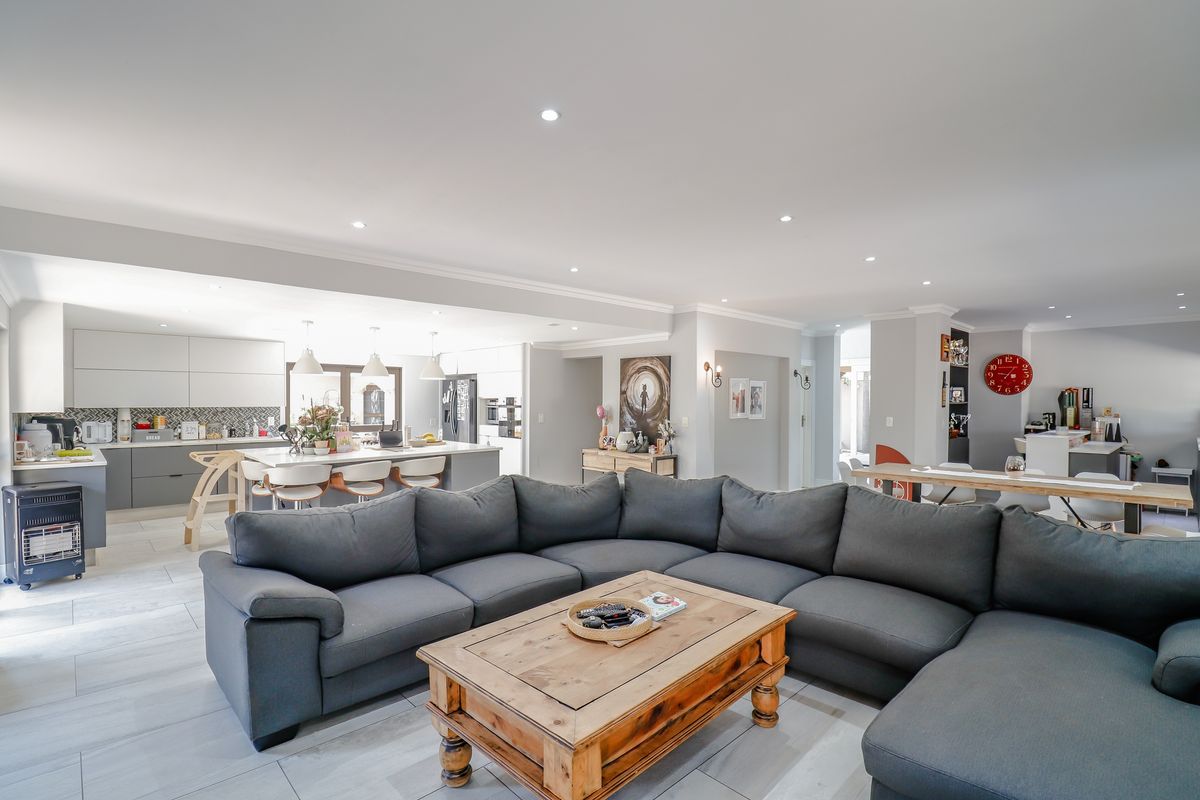 Stunning bedroom for sale in Blue Valley Golf Estate, Centurion—luxury living meets serene landscape - Photo 5