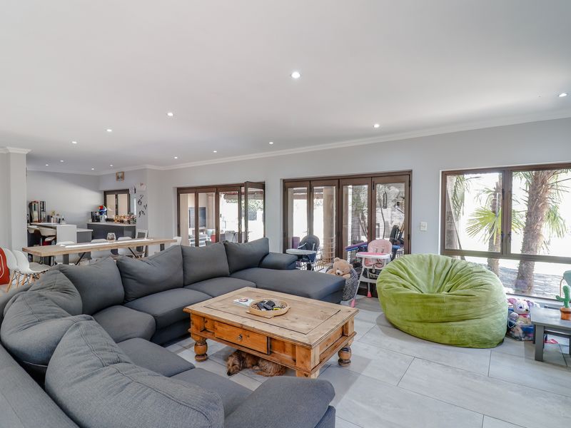 Stunning bedroom for sale in Blue Valley Golf Estate, Centurion—luxury living meets serene landscape - Photo 10