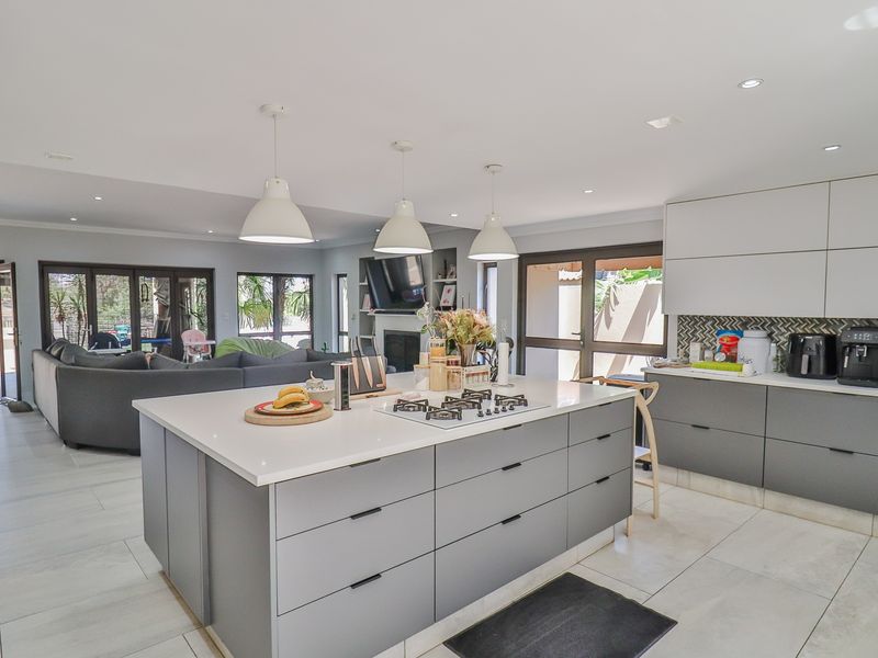 Stunning bedroom for sale in Blue Valley Golf Estate, Centurion—luxury living meets serene landscape - Photo 7
