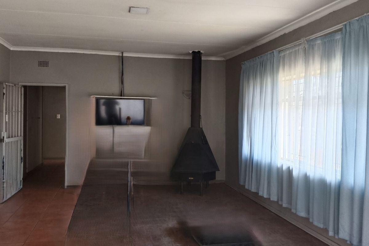 3 Bedroom House To Rent - Photo 2