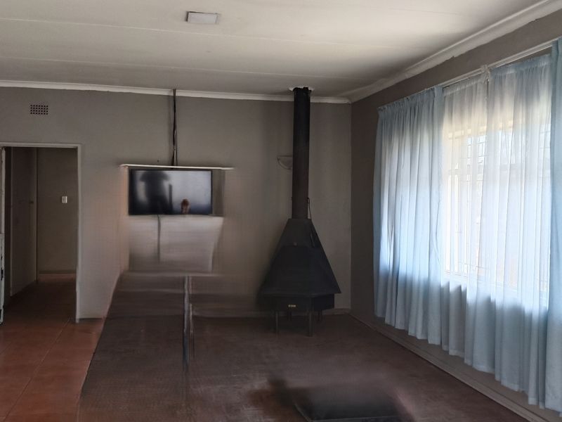 3 Bedroom House To Rent - Photo 2