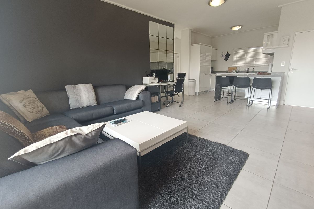 Luxury living in this exquisite 2-bedroom apartment! - Photo 4