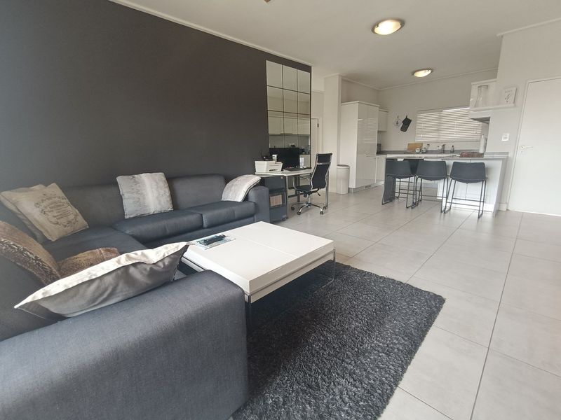 Luxury living in this exquisite 2-bedroom apartment! - Photo 4