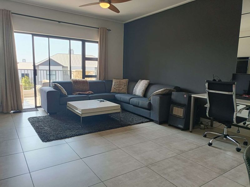 Luxury living in this exquisite 2-bedroom apartment! - Photo 2