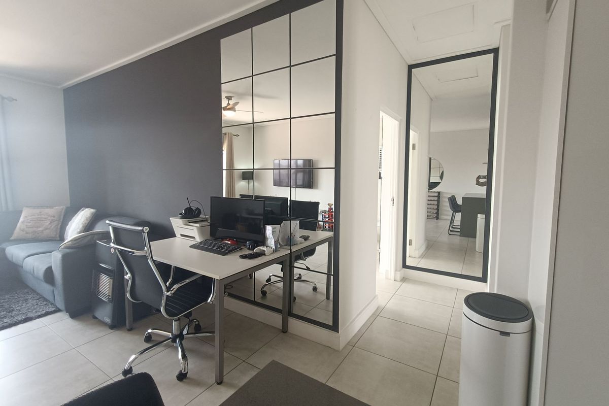 Luxury living in this exquisite 2-bedroom apartment! - Photo 3