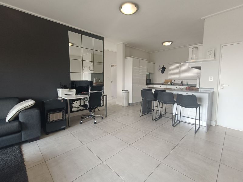 Luxury living in this exquisite 2-bedroom apartment! - Photo 7