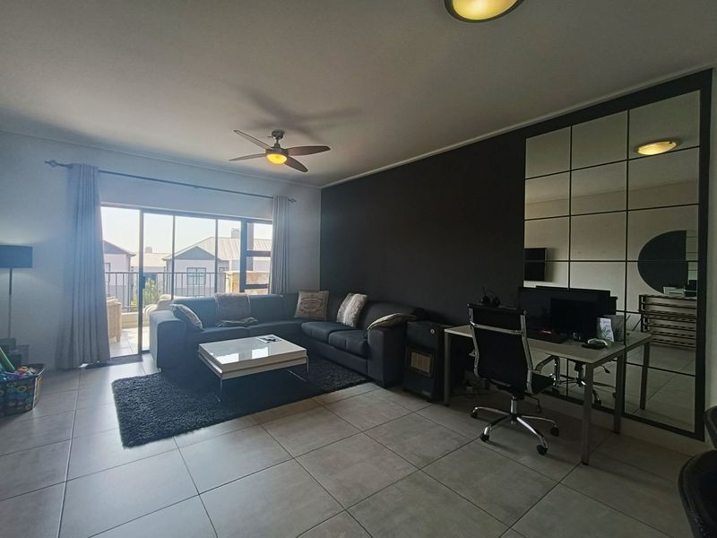 Luxury living in this exquisite 2-bedroom apartment! - Photo 5