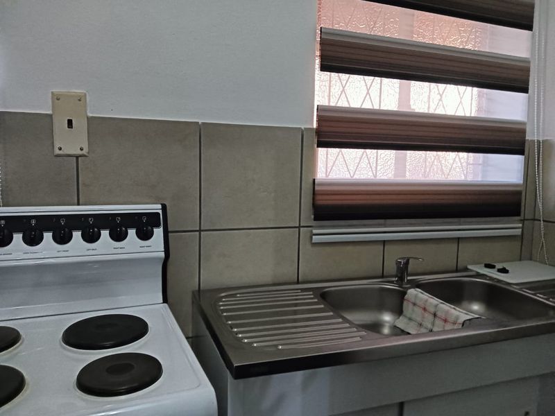 Stunning 2-Bedroom Flat – Ideal for First-Time Buyers or Investors - Photo 5