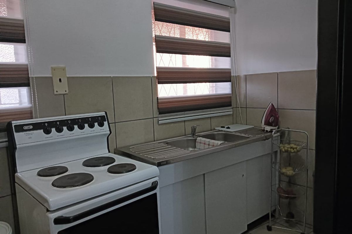 Stunning 2-Bedroom Flat – Ideal for First-Time Buyers or Investors - Photo 3