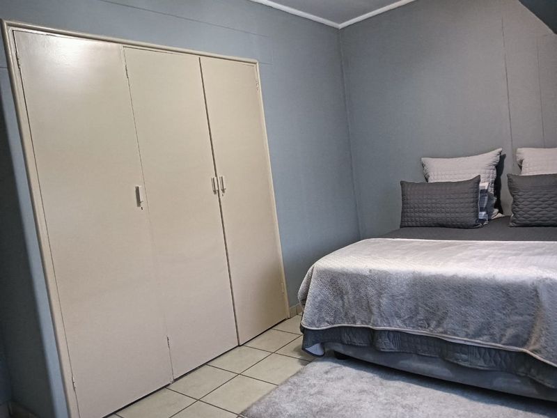 Stunning 2-Bedroom Flat – Ideal for First-Time Buyers or Investors - Photo 8