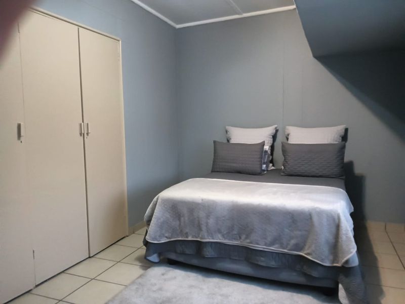 Stunning 2-Bedroom Flat – Ideal for First-Time Buyers or Investors - Photo 9