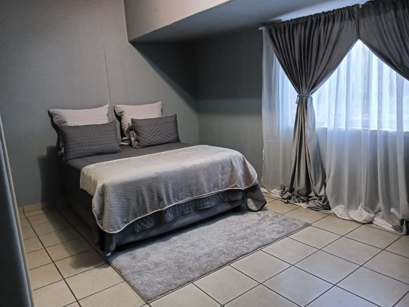 Stunning 2-Bedroom Flat – Ideal for First-Time Buyers or Investors - Photo 7