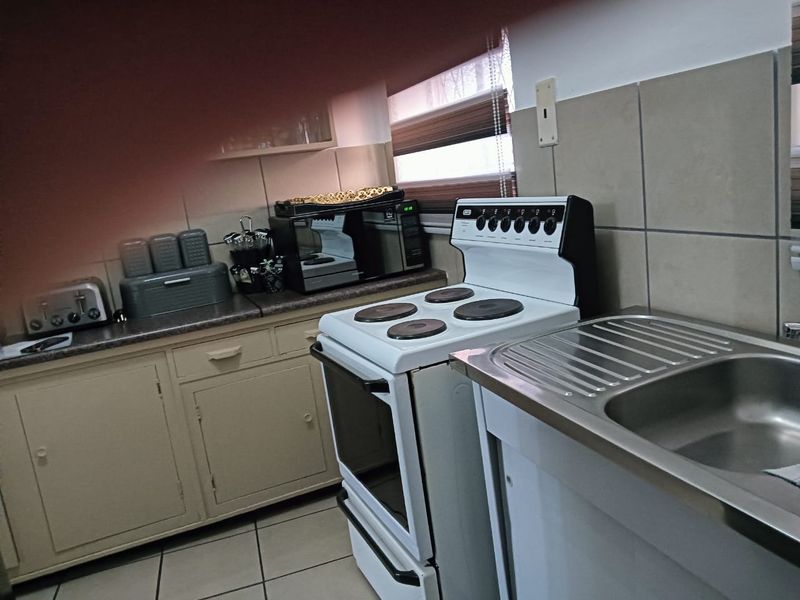 Stunning 2-Bedroom Flat – Ideal for First-Time Buyers or Investors - Photo 6