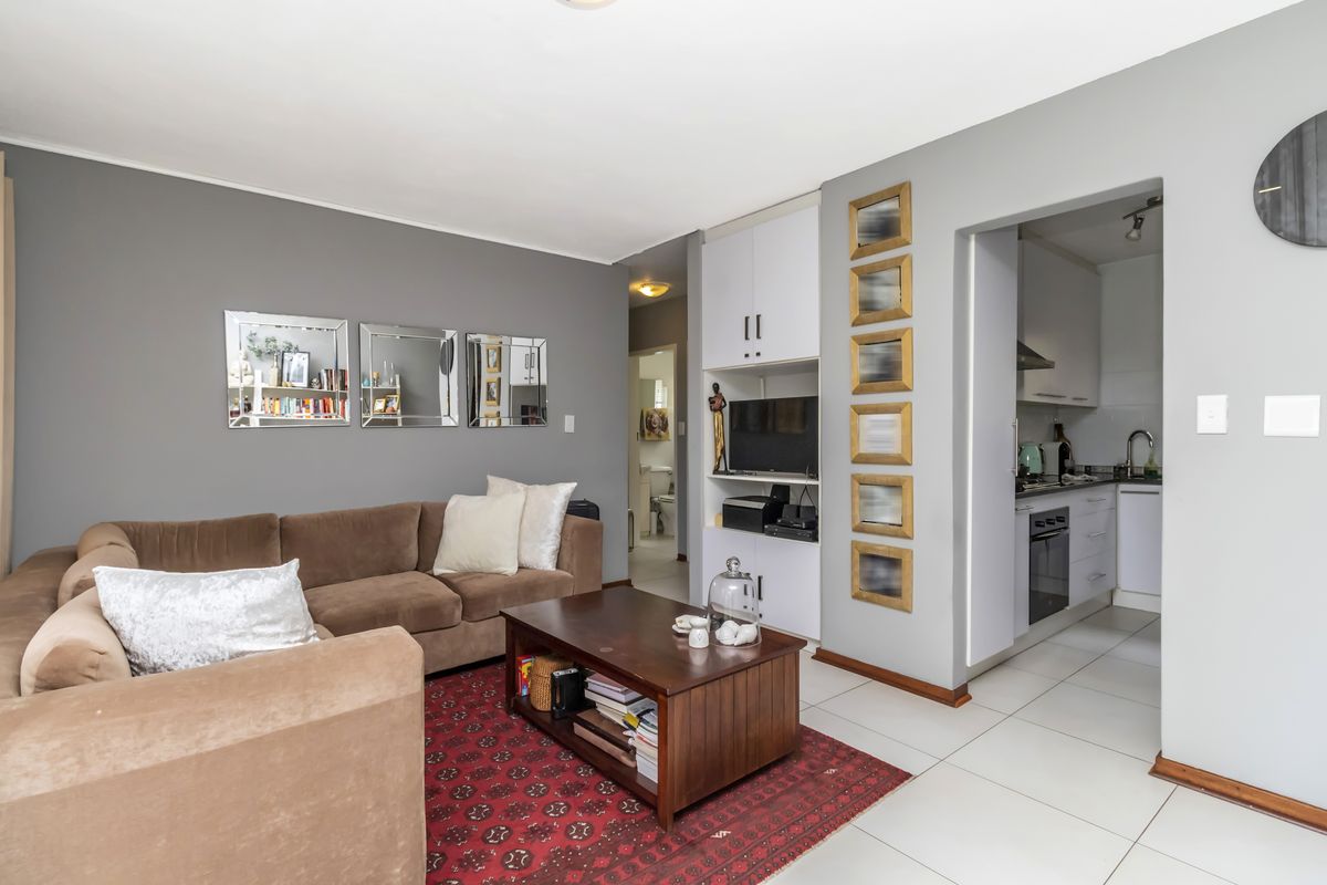 Charming 2-bedroom apartment for sale in Morningside, Sandton—perfect for modern living! - Photo 3