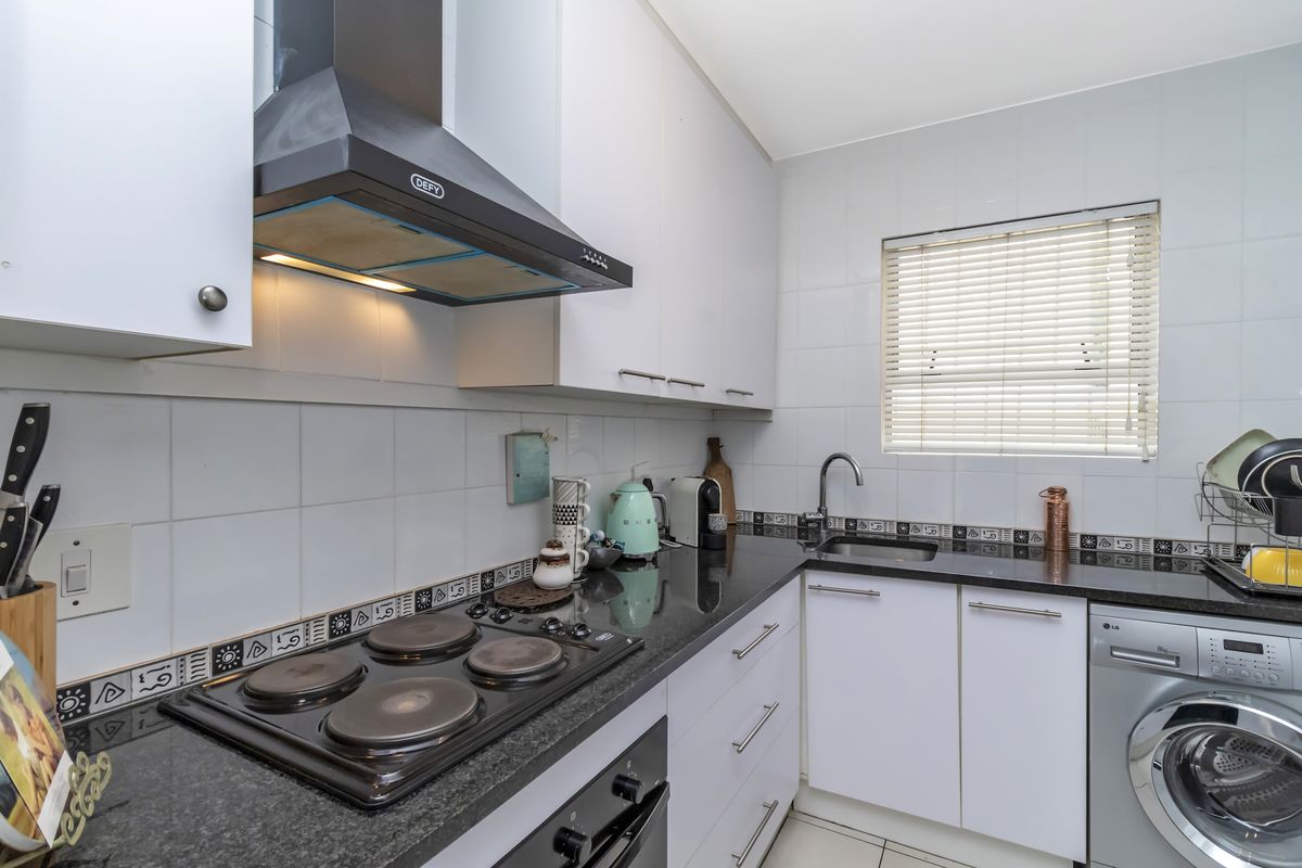 Charming 2-bedroom apartment for sale in Morningside, Sandton—perfect for modern living! - Photo 5