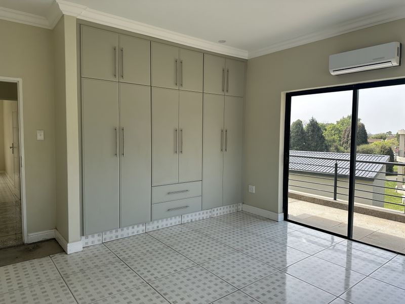 Exquisite 6 Bedroom home for sale in Hilton Gardens - Photo 10