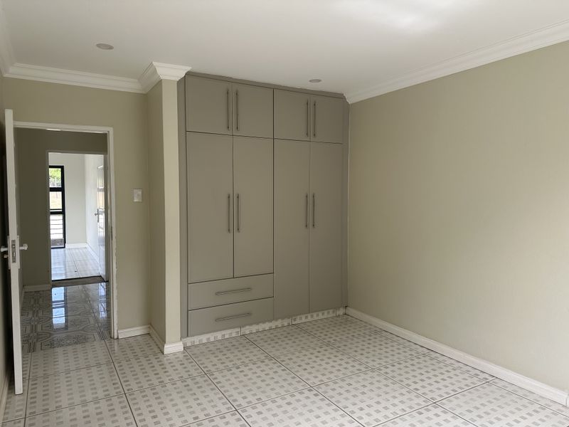 Exquisite 6 Bedroom home for sale in Hilton Gardens - Photo 9