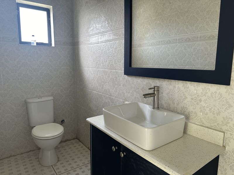 Exquisite 6 Bedroom home for sale in Hilton Gardens - Photo 8