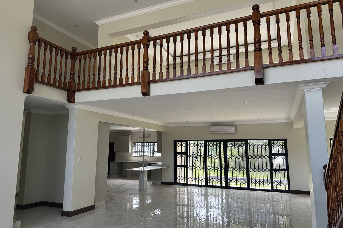 Exquisite 6 Bedroom home for sale in Hilton Gardens - Photo 2