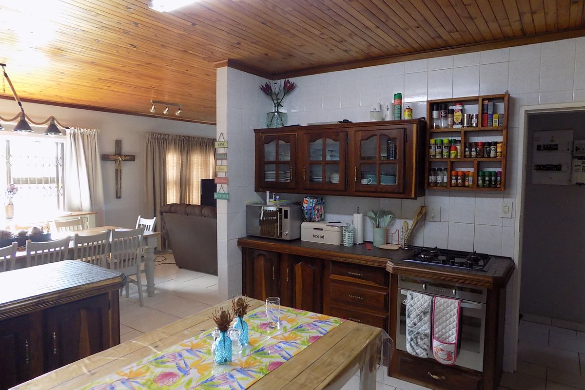 Property available in secure complex - Photo 4