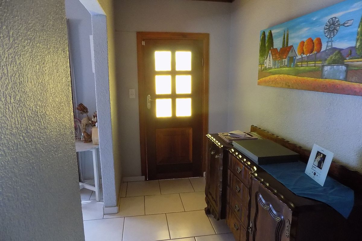 Property available in secure complex - Photo 3