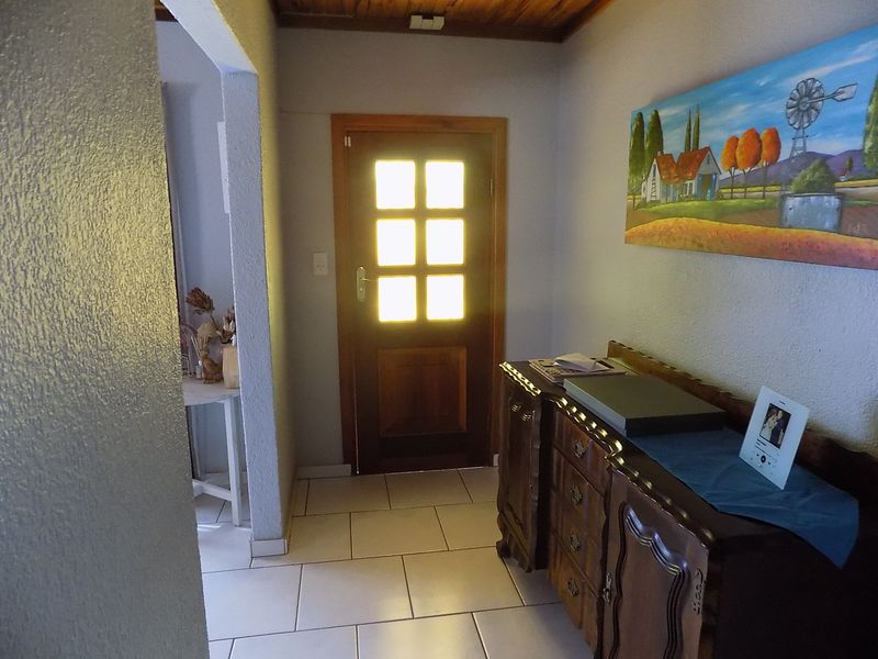 Property available in secure complex - Photo 3