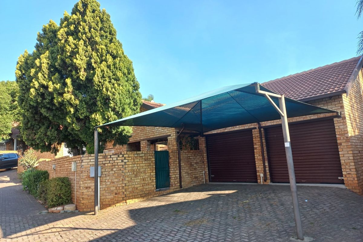 Charming Townhouse in the Highly Desirable Safari Gardens Security Complex - Photo 3