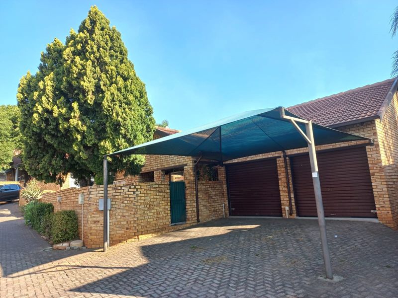 Charming Townhouse in the Highly Desirable Safari Gardens Security Complex - Photo 3