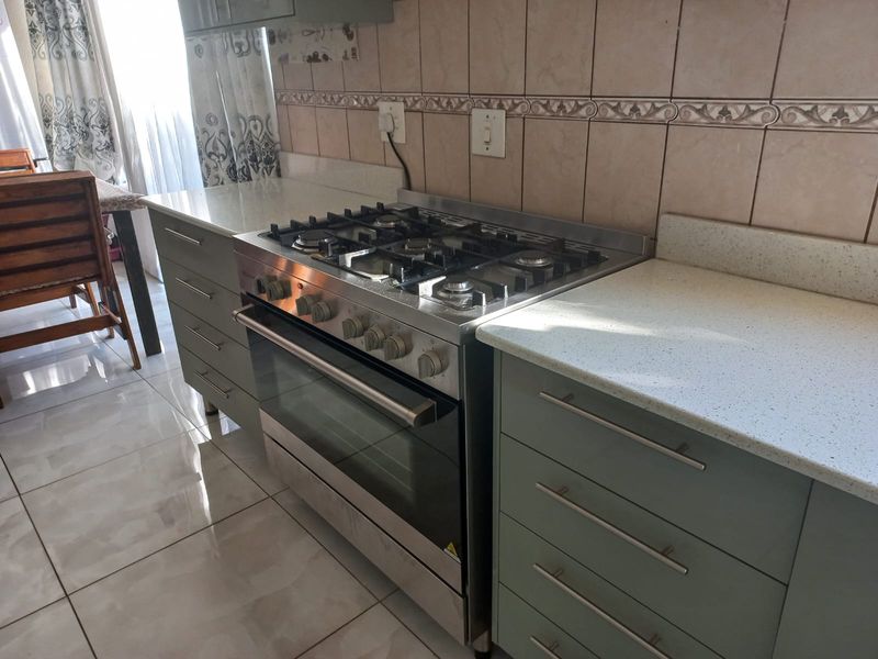 Charming Townhouse in the Highly Desirable Safari Gardens Security Complex - Photo 9