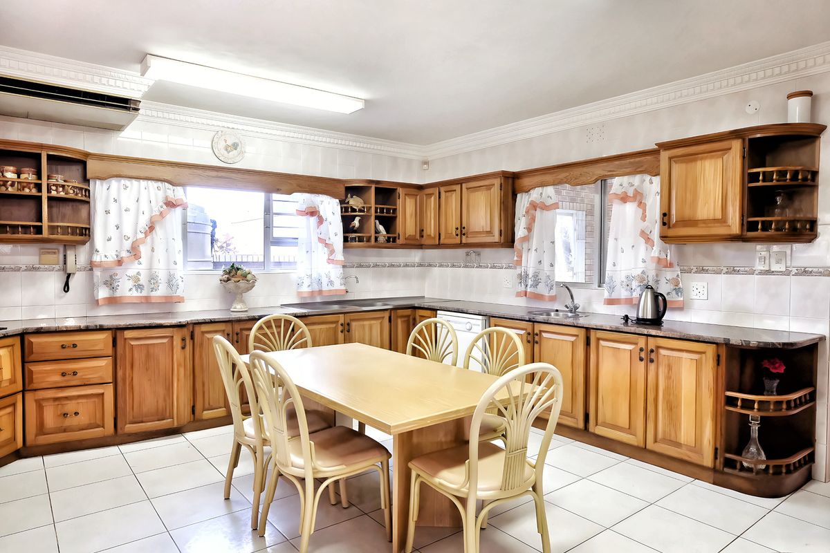 Live Large in Paradise - Photo 3