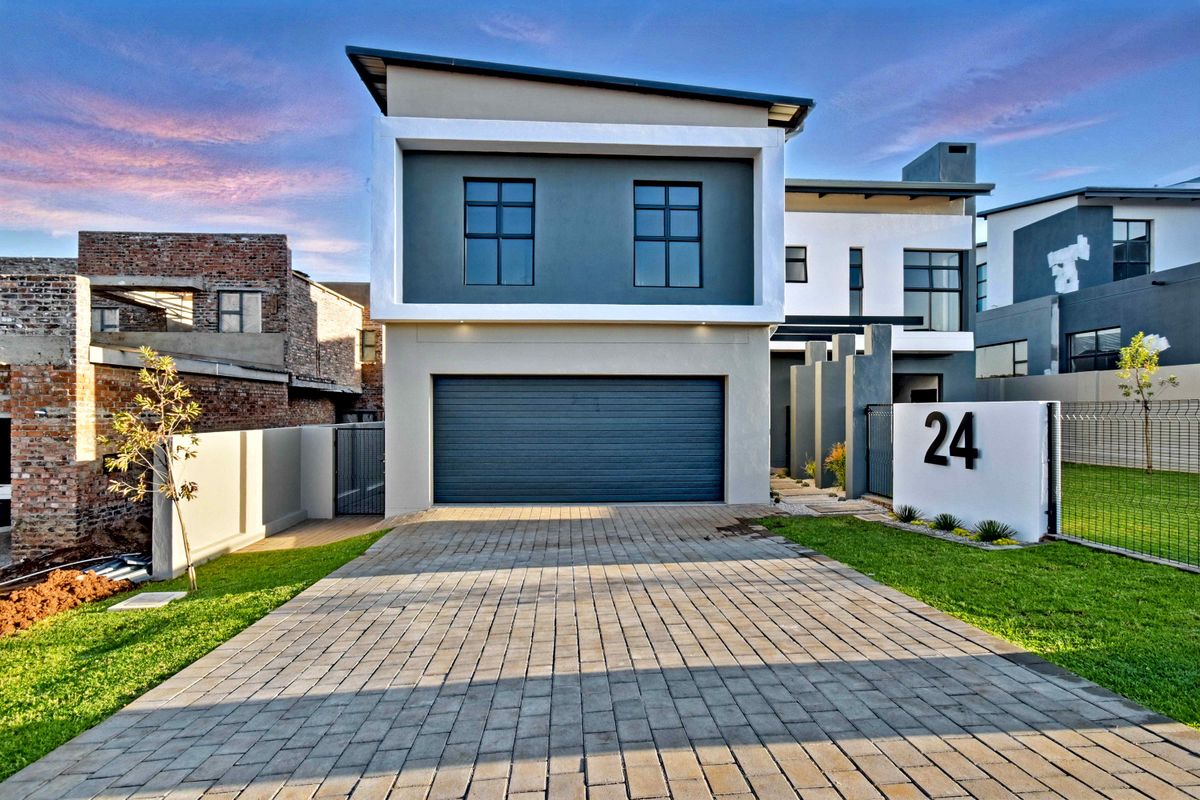 Modern Turn-Key 3-Bedroom Home in Sought-After Fountainbrook Estate. - Photo 2
