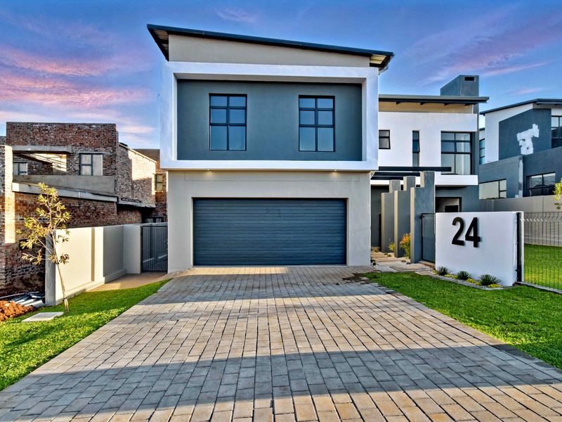 Modern Turn-Key 3-Bedroom Home in Sought-After Fountainbrook Estate. - Photo 2