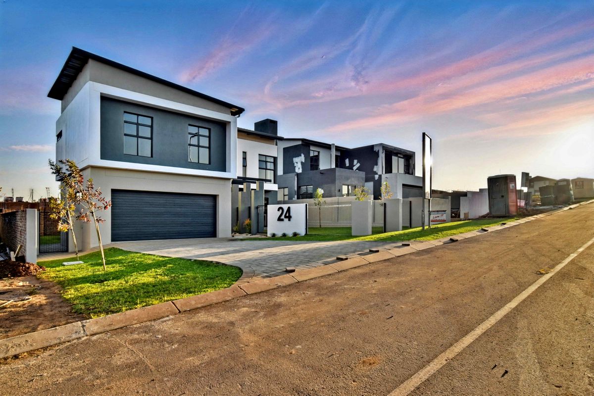 Modern Turn-Key 3-Bedroom Home in Sought-After Fountainbrook Estate. - Photo 3