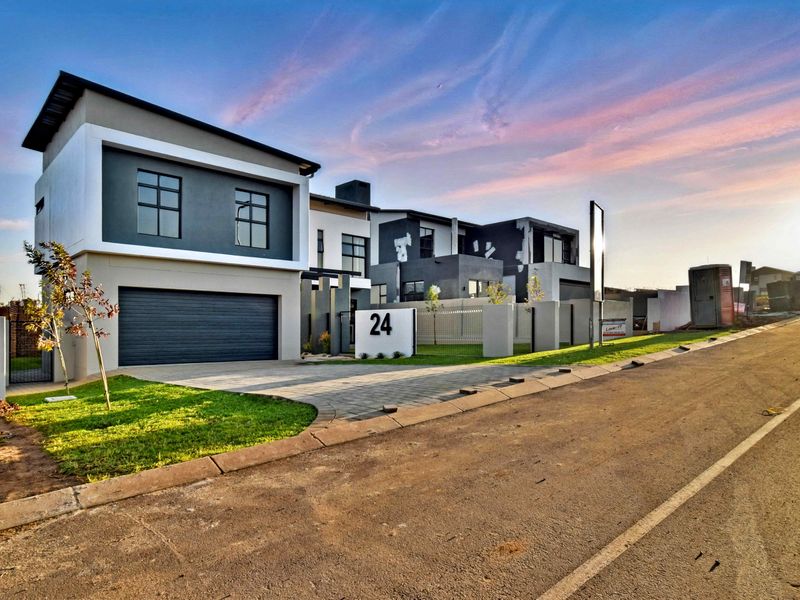 Modern Turn-Key 3-Bedroom Home in Sought-After Fountainbrook Estate. - Photo 3