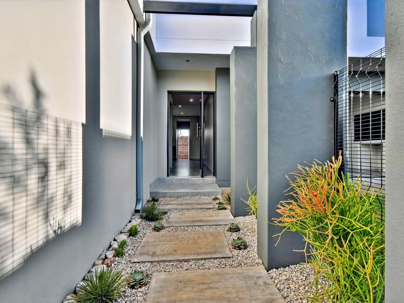 Modern Turn-Key 3-Bedroom Home in Sought-After Fountainbrook Estate. - Photo 6