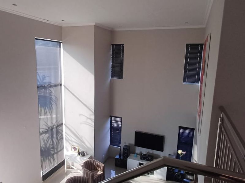 Four bedroom house in an upmarket estate - Photo 10