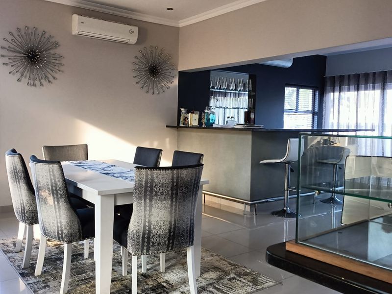 Four bedroom house in an upmarket estate - Photo 7