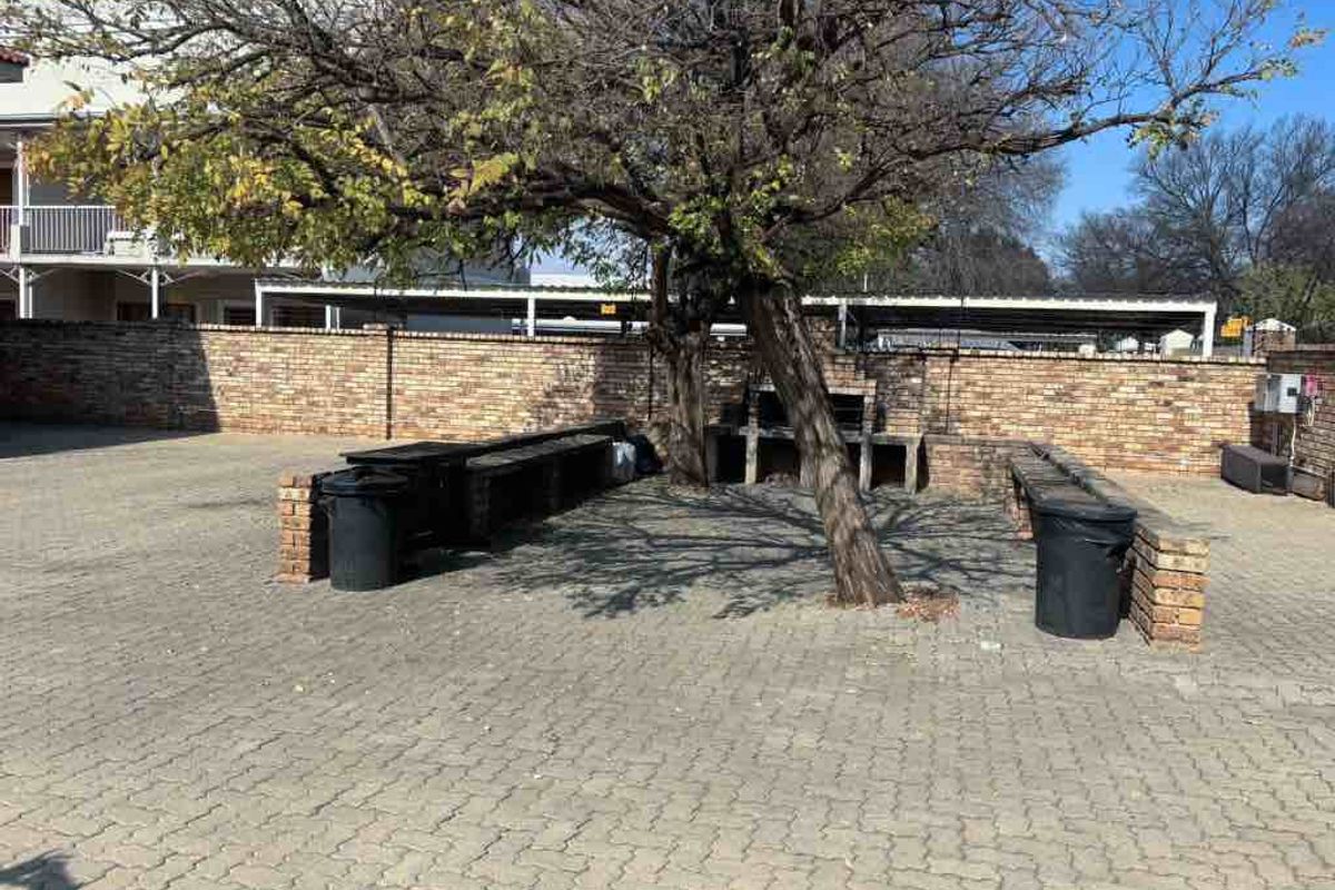 Conveniently located 1.4 km from the NWU campus! - Photo 2