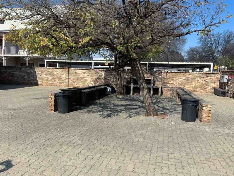 Conveniently located 1.4 km from the NWU campus! - Photo 2